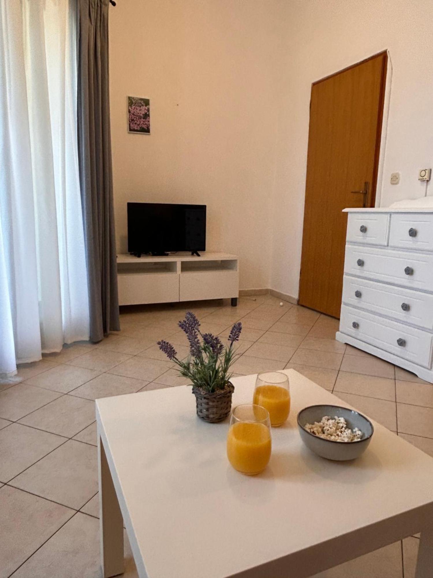 Apartments Marina Sveti Filip i Jakov Eksteriør billede