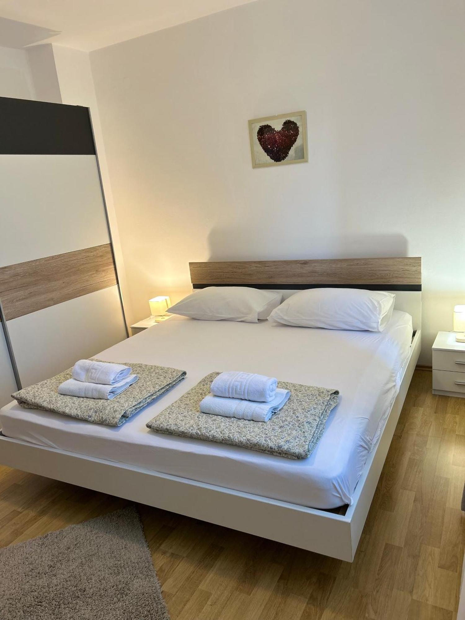 Apartments Marina Sveti Filip i Jakov Eksteriør billede